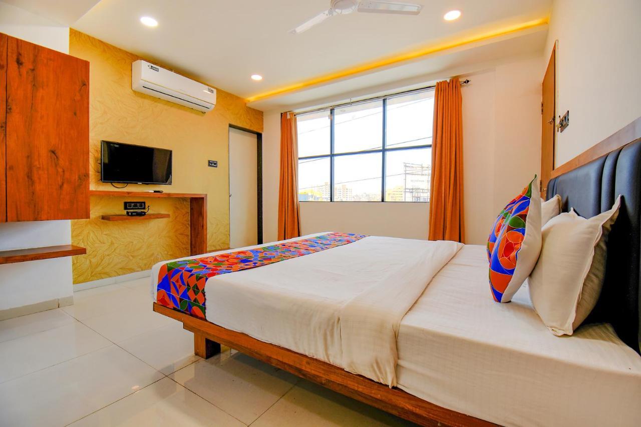 Fabhotel Gate Lodging