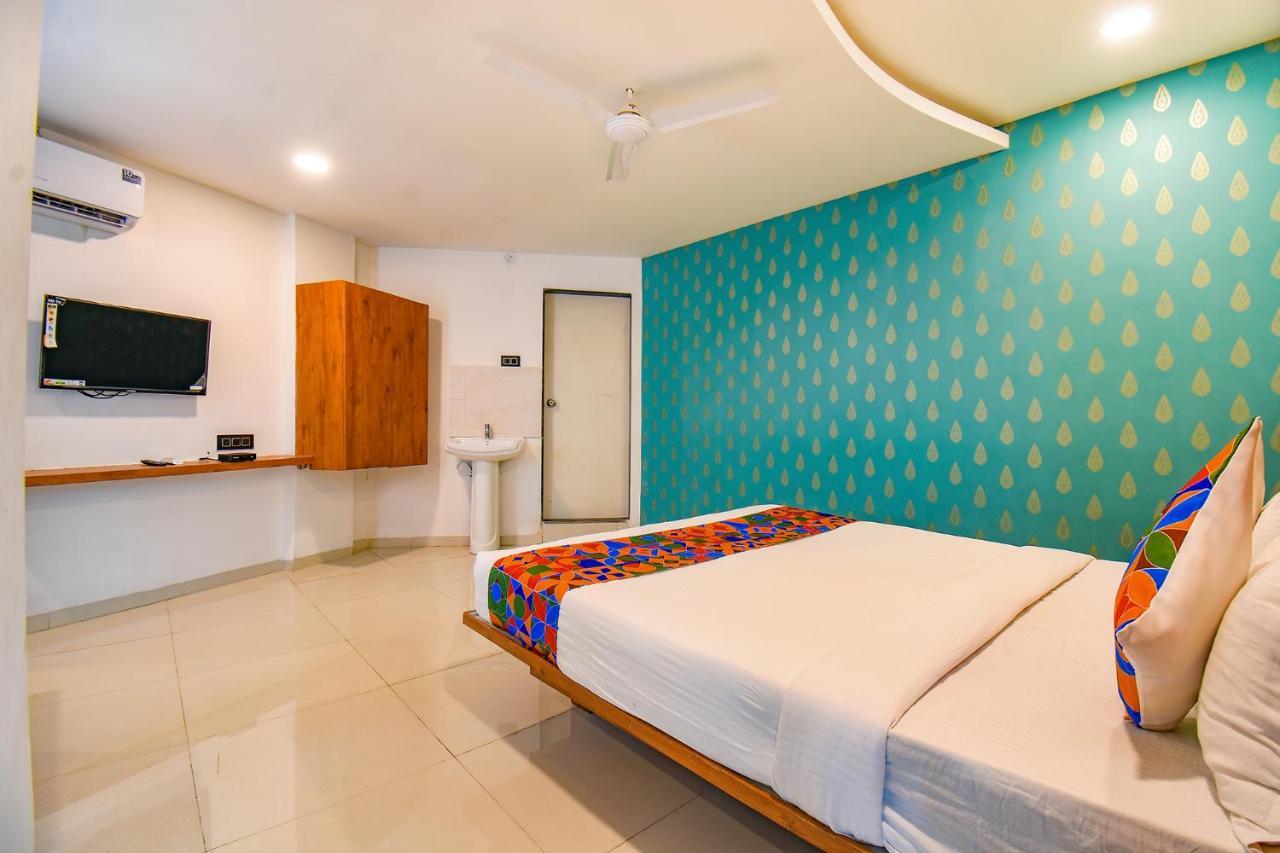 Fabhotel Gate Lodging