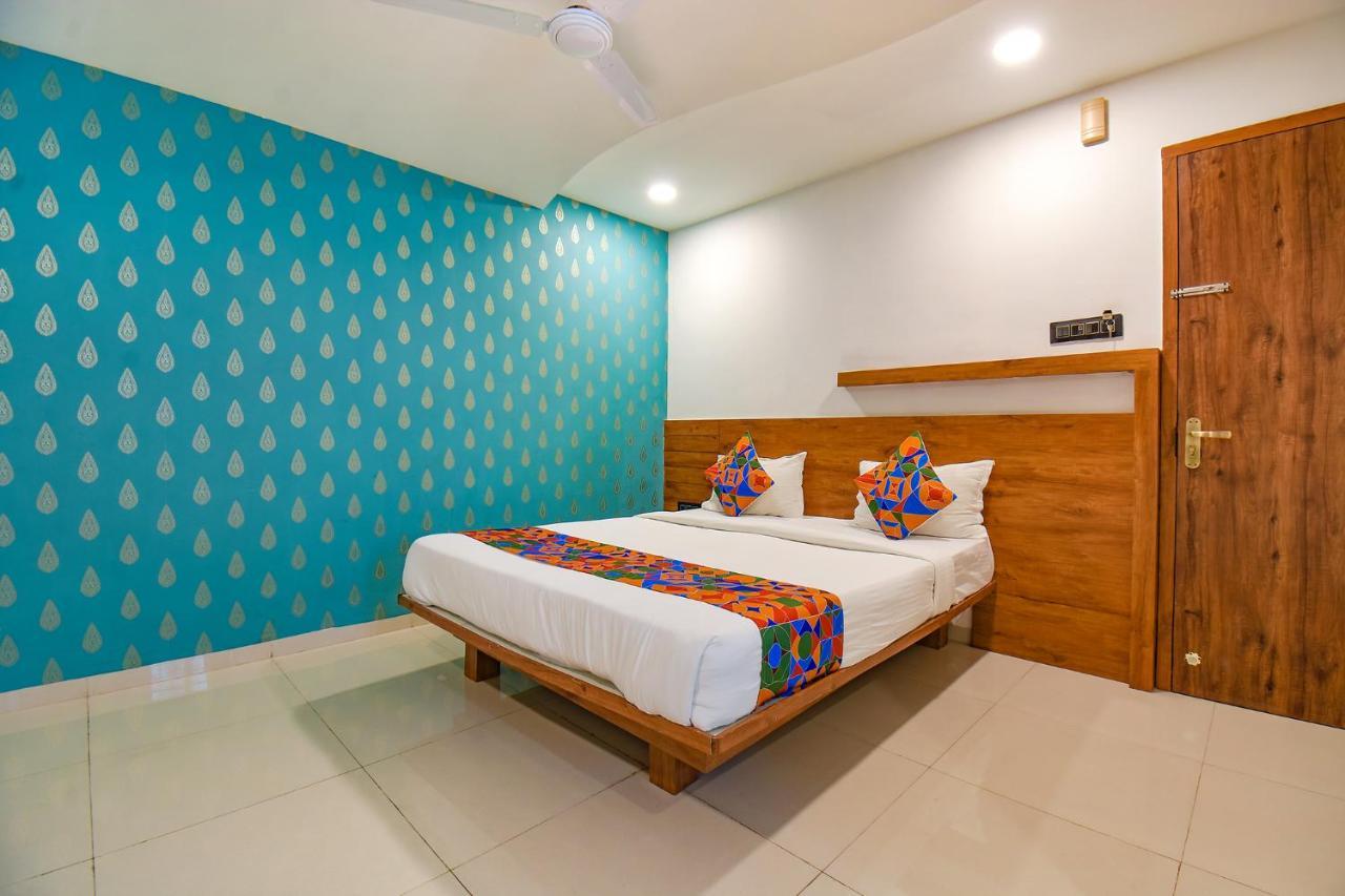 Fabhotel Gate Lodging
